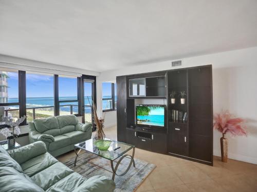 Modern Ocean View Condo Beach Service Unit 1206 — 4-Star Luxury Hotel in Miami Beach, United States