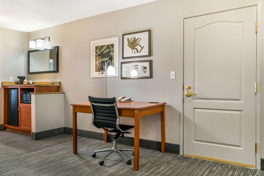 Country Inn & Suites by Radisson Rossford Toledo South - photo 34