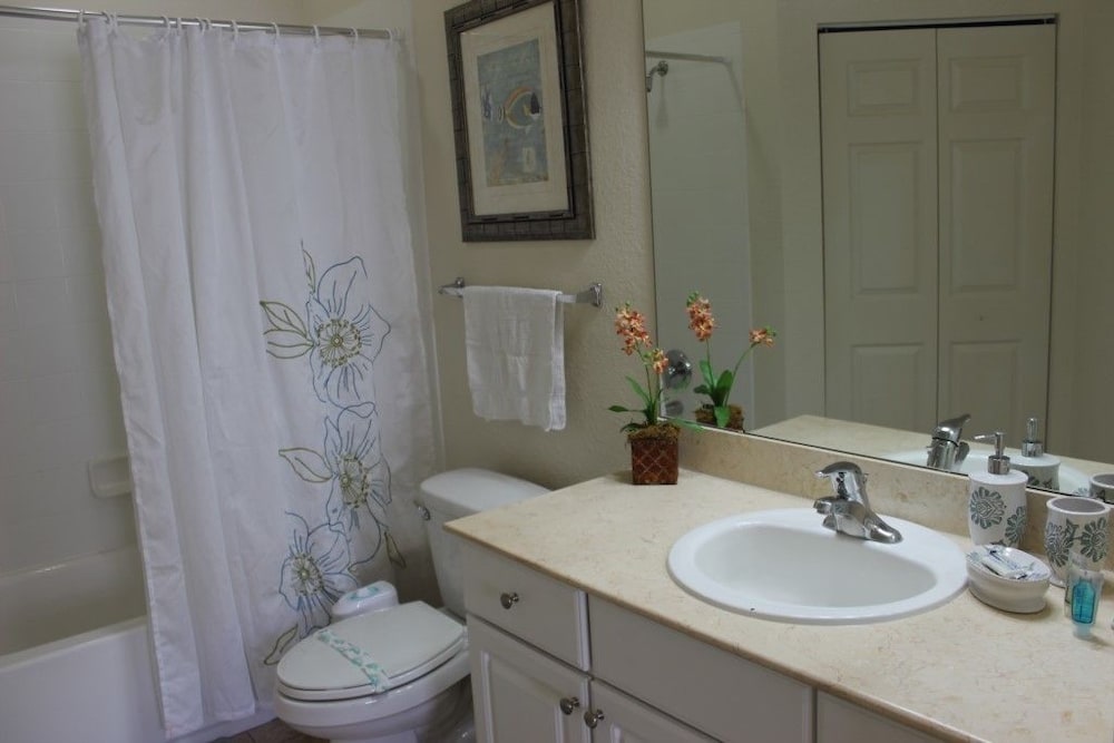 Lucaya Village Gorgeous Townhome - photo 12