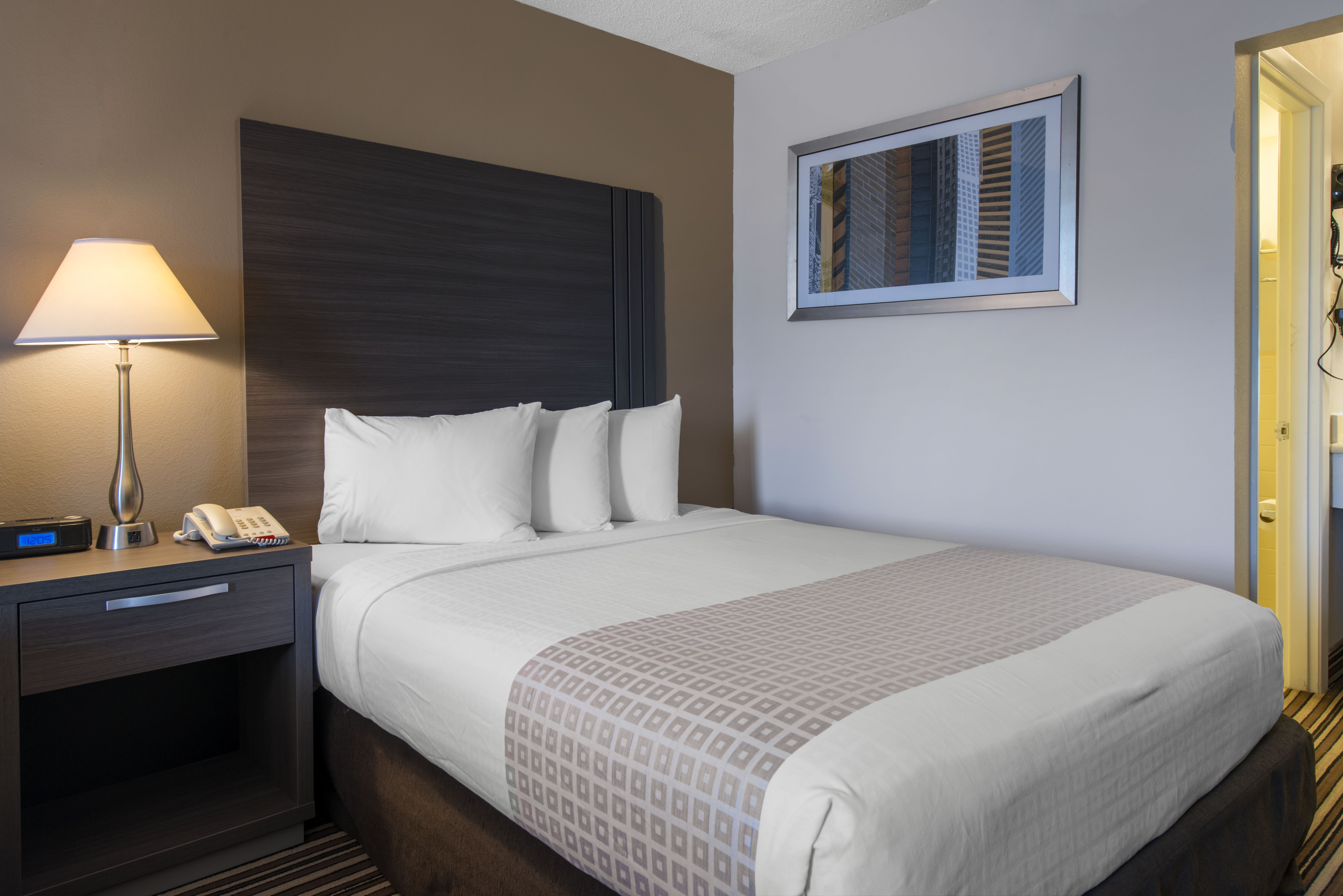 Econo Lodge Orlando Airport - photo 28