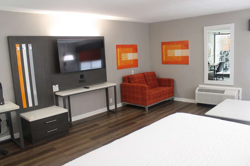 Clarion Pointe Marshall - photo 21