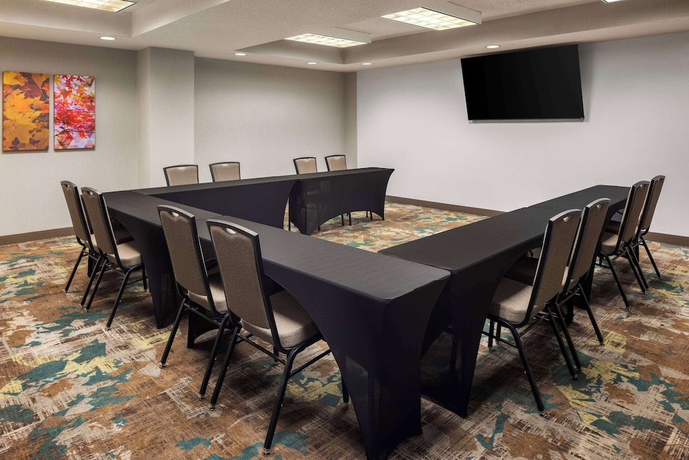 Hampton Inn Minneapolis NW Maple Grove - photo 26