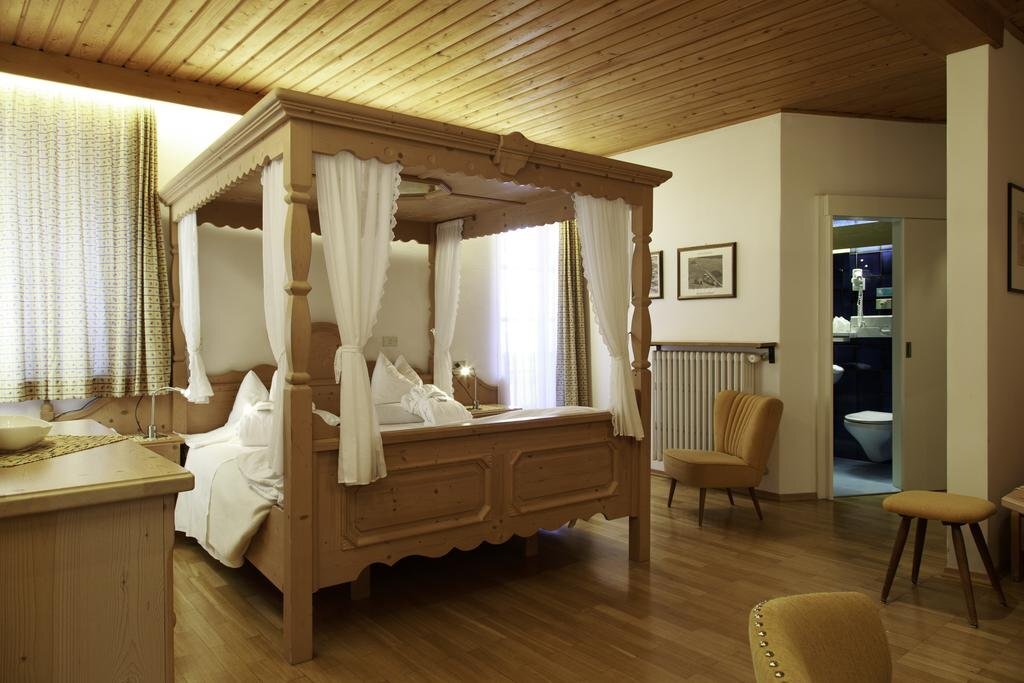 Hotel Cavallino Bianco Hotel Weisses Rossl San Candido Innichen — San Candido