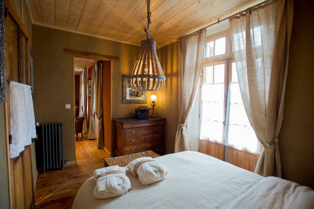 Gîte Poire Chocolat — 4-Star Luxury Hotel in Bagneres-De-Bigorre, France