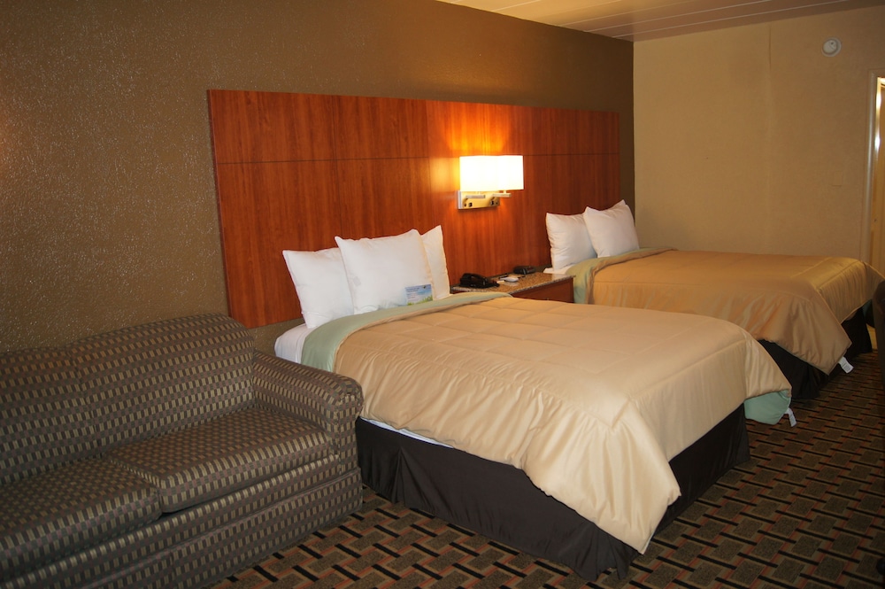 Days Inn by Wyndham Durham Near Duke University - photo 24