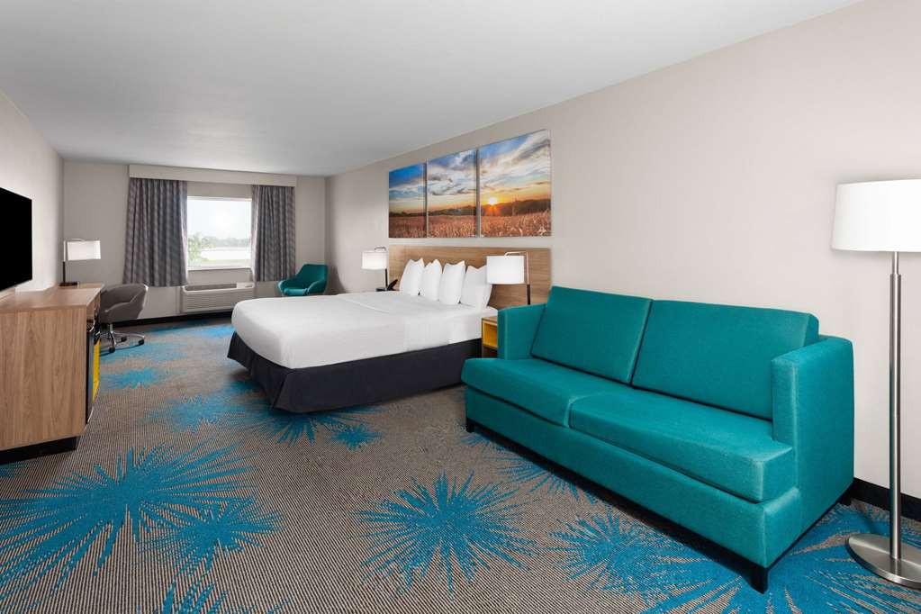 Days Inn & Suites by Wyndham Morris I 80 - photo 12