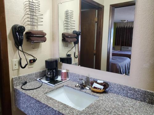 Lodge Usa Motel - photo 16