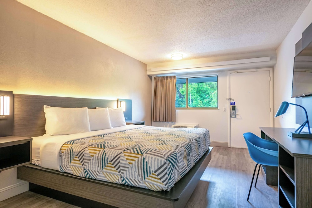 Motel 6 Charlotte NC Coliseum - photo 11