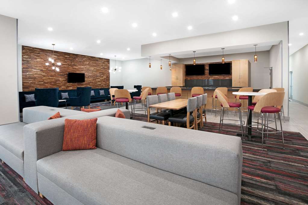 La Quinta Inn & Suites by Wyndham Lewisville - photo 9