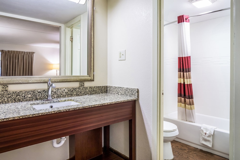 Red Roof Inn Caryville - photo 19