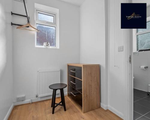Luxury 6 bed 6 En suite Free Parking Reading
