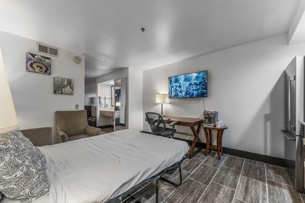 Hawthorn Suites by Wyndham Tempe - photo 13