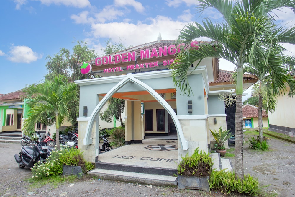 Capital O 93391 Golden Manggis Hotel Near SMKN 1 Lingsar — hotel in Narmada