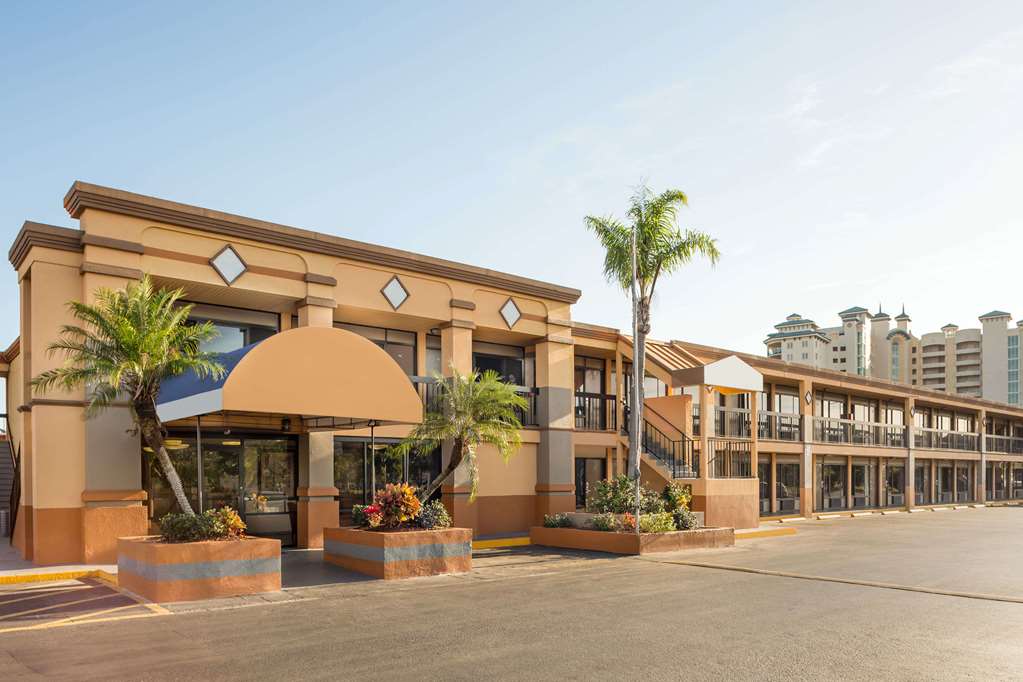 Travelodge by Wyndham Fort Myers North - photo 2