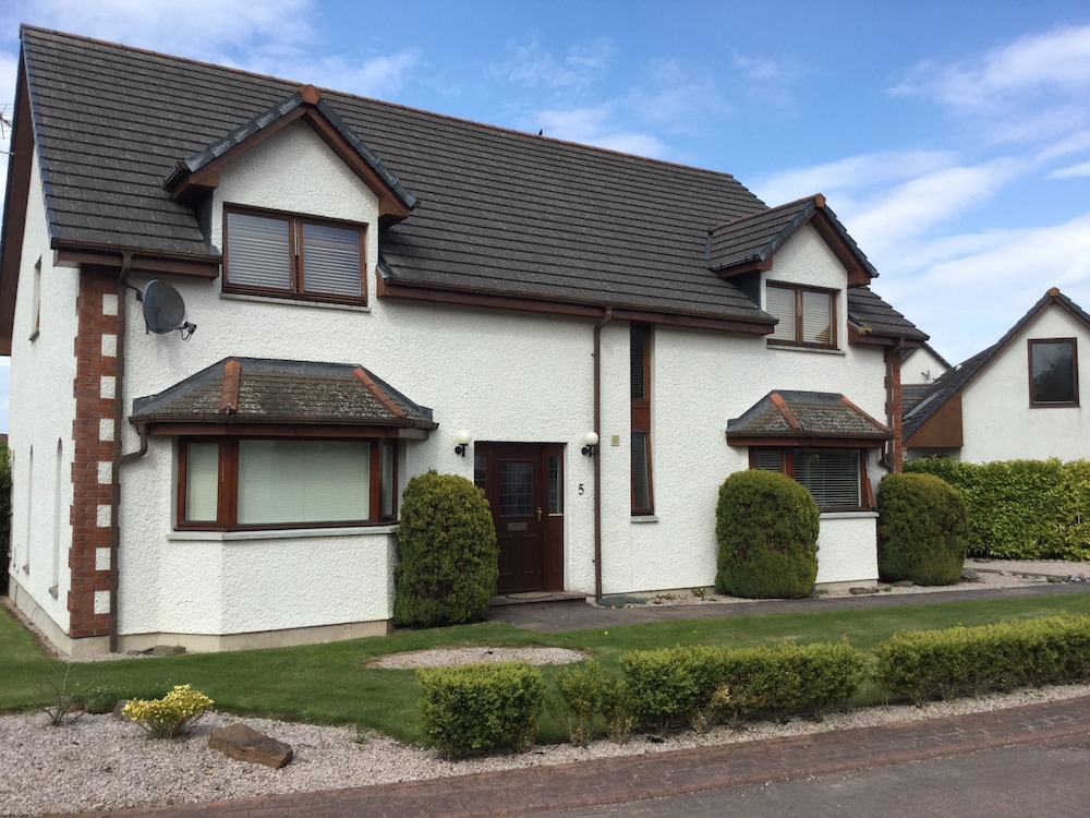West Heather House Free Parking — 4-Star Luxury Hotel in Inverness, United Kingdom