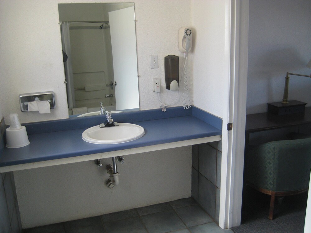 El Capitan Motel - photo 46