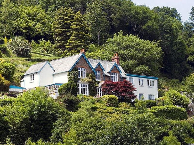 Pine Lodge Guest House — 4-Star Luxury Hotel in Lynton, United Kingdom