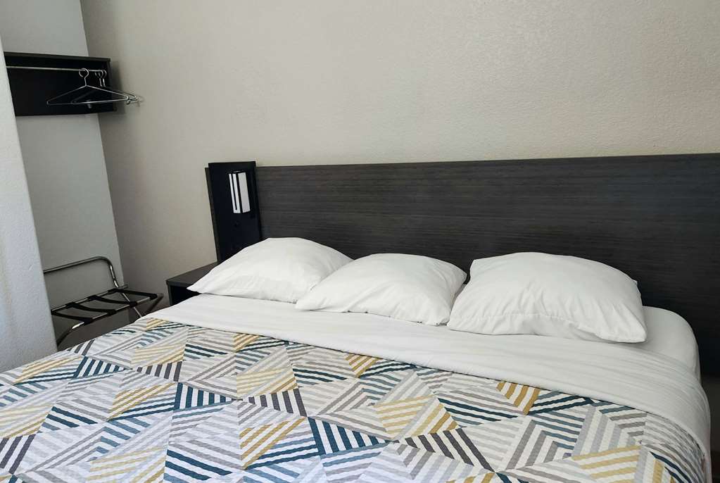 Baymont by Wyndham San Antonio Airport - photo 11