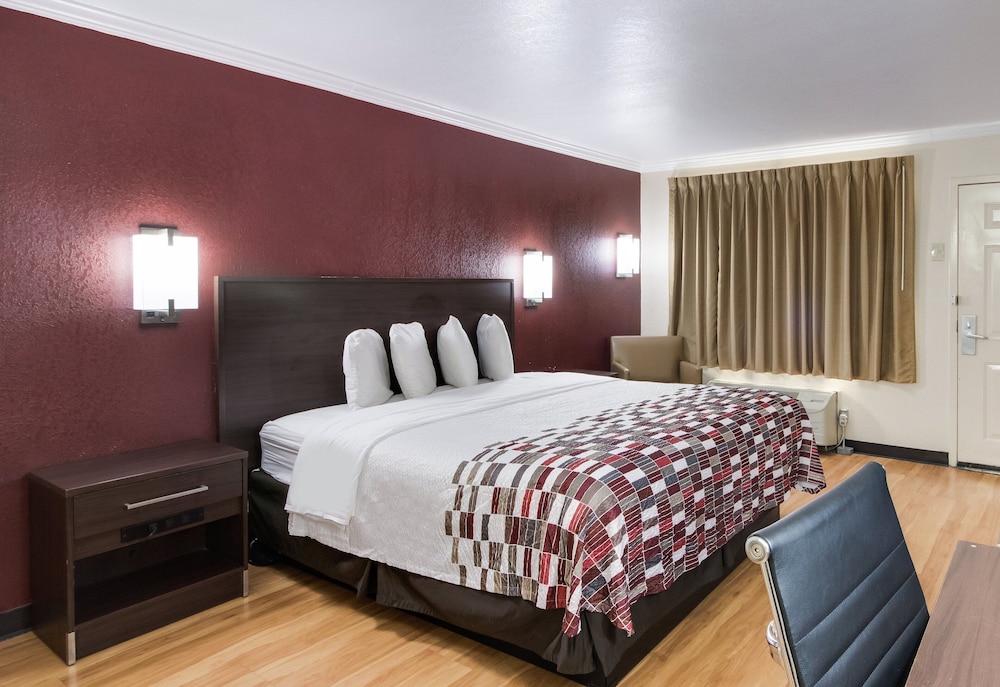 Red Roof Inn & Suites Commerce Athens - photo 8