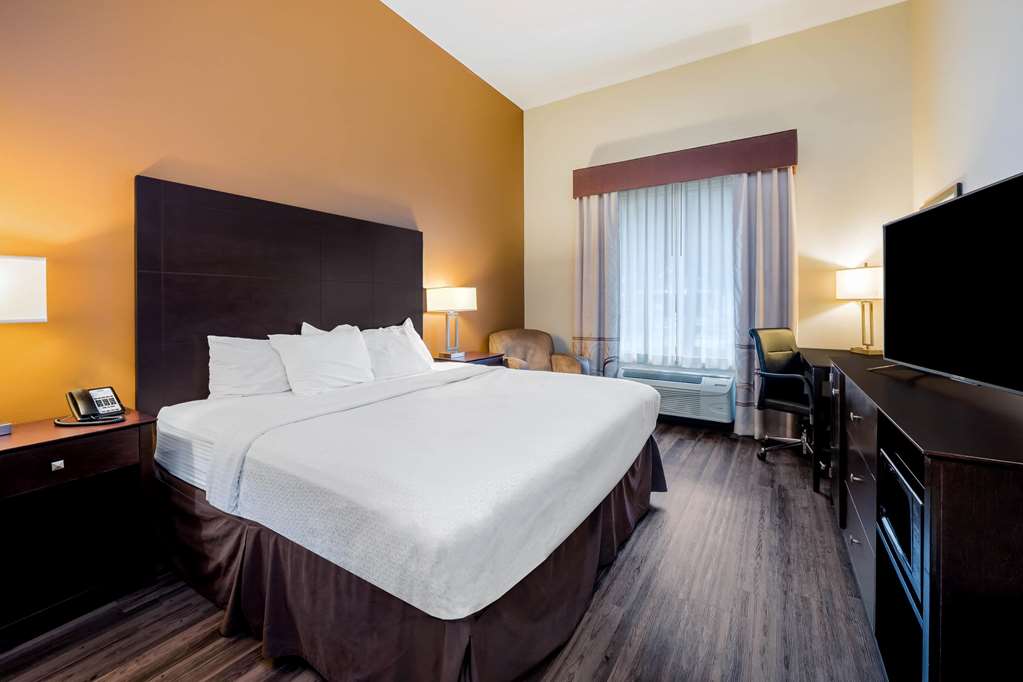 La Quinta Inn & Suites by Wyndham Marshall - photo 20
