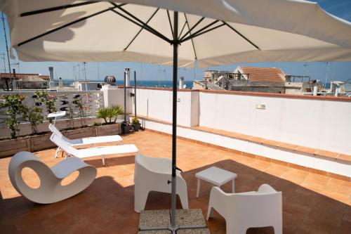 Old town apartment with sea view private rooftop — 4-Star Luxury Hotel in Giovinazzo, Italy
