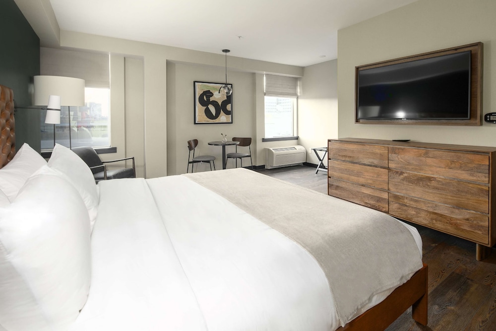 The Lloyd Stamford Tapestry Collection by Hilton - photo 12