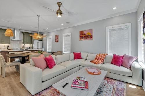 Resonant 2 Townhomes 2 Private Rooftop Decks — 4-Star Luxury Hotel in Nashville, United States