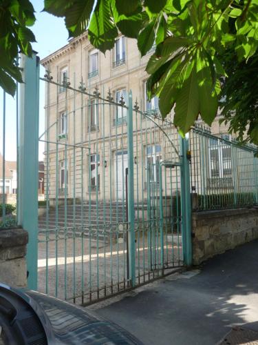 Studio Dans Charmante Batisse de Maitre Compiegnoise in Compiegne, France