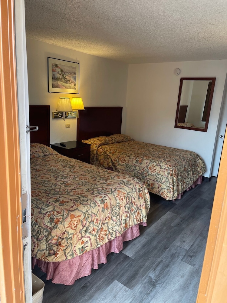 Farmington Inn - photo 13