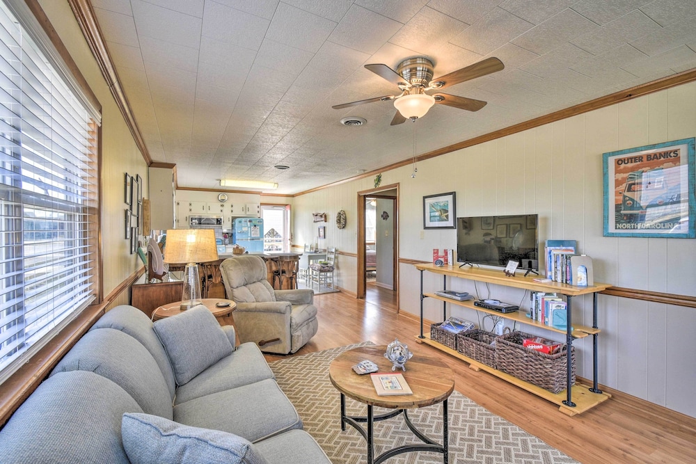 Nags Head Cottage Screened Porch Walk to Beach - featured photo