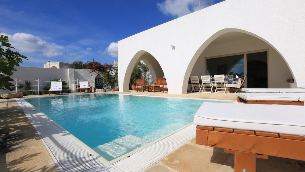Villa Del Lentisco 8&2 Emma Villas — 4-Star Luxury Hotel in Castrignano Del Capo, Italy
