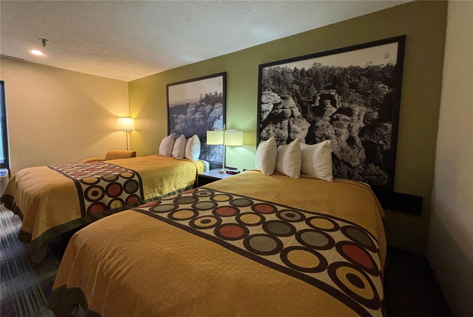 Super 8 by Wyndham Metropolis - photo 9