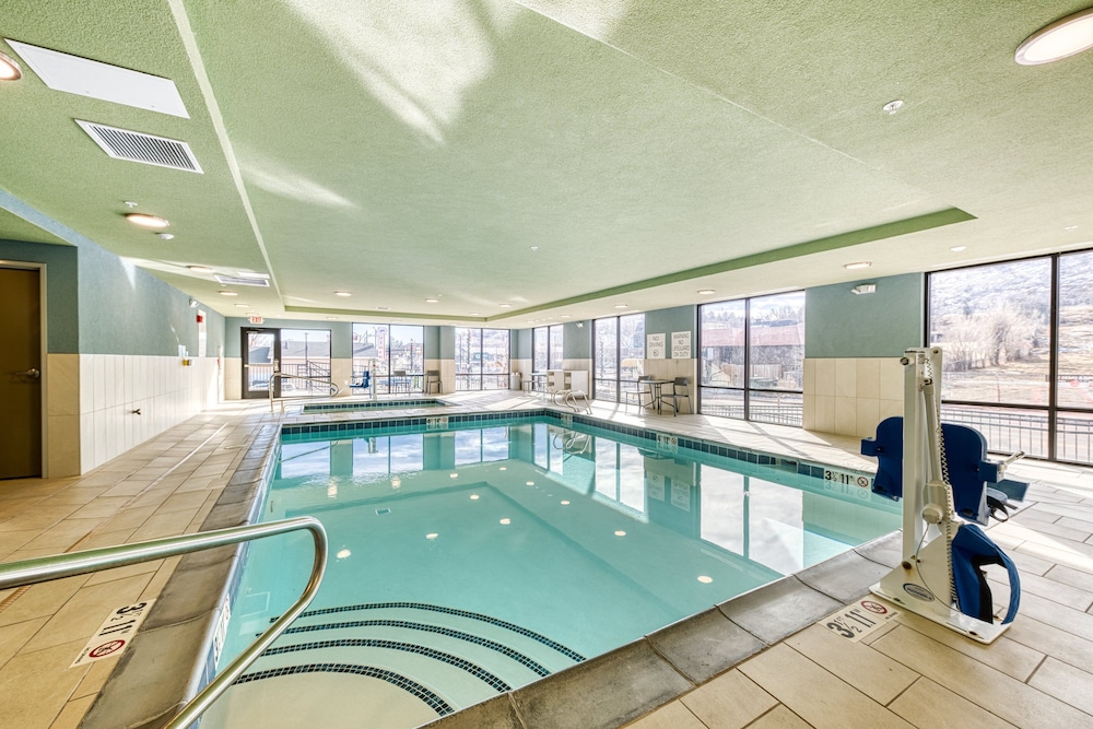 Holiday Inn Express & Suites Manitou Springs by IHG - photo 33