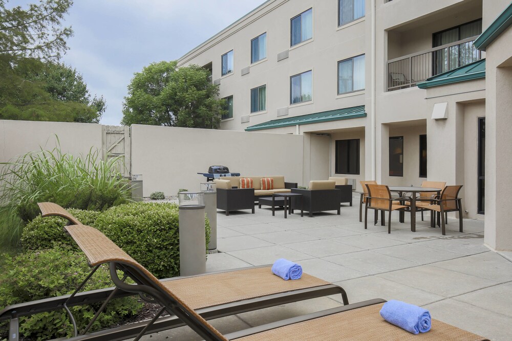 Courtyard by Marriott Topeka - photo 27