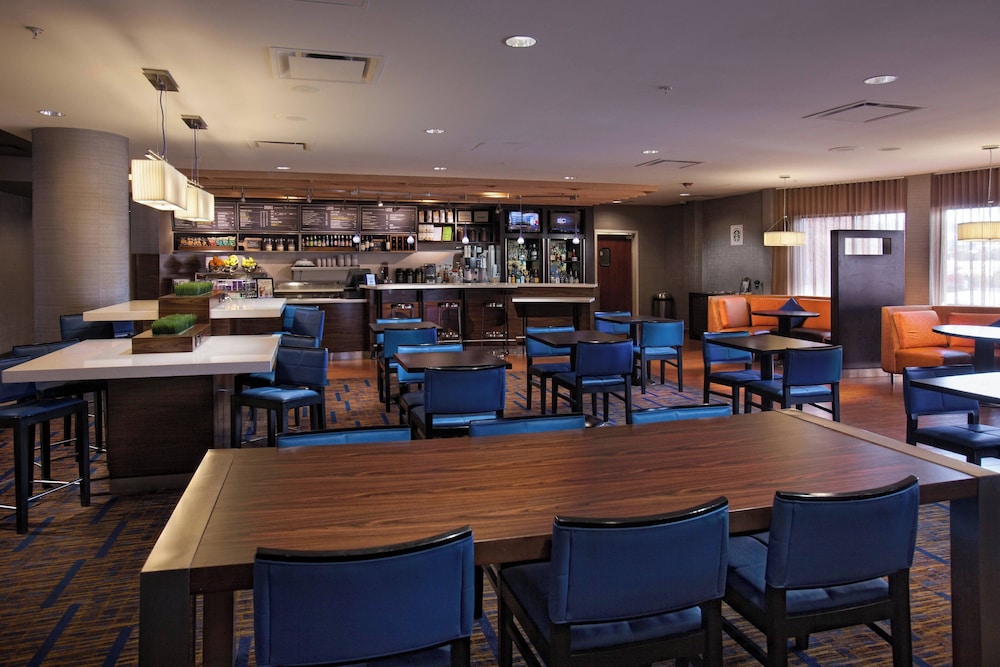 Courtyard by Marriott Fayetteville - photo 20