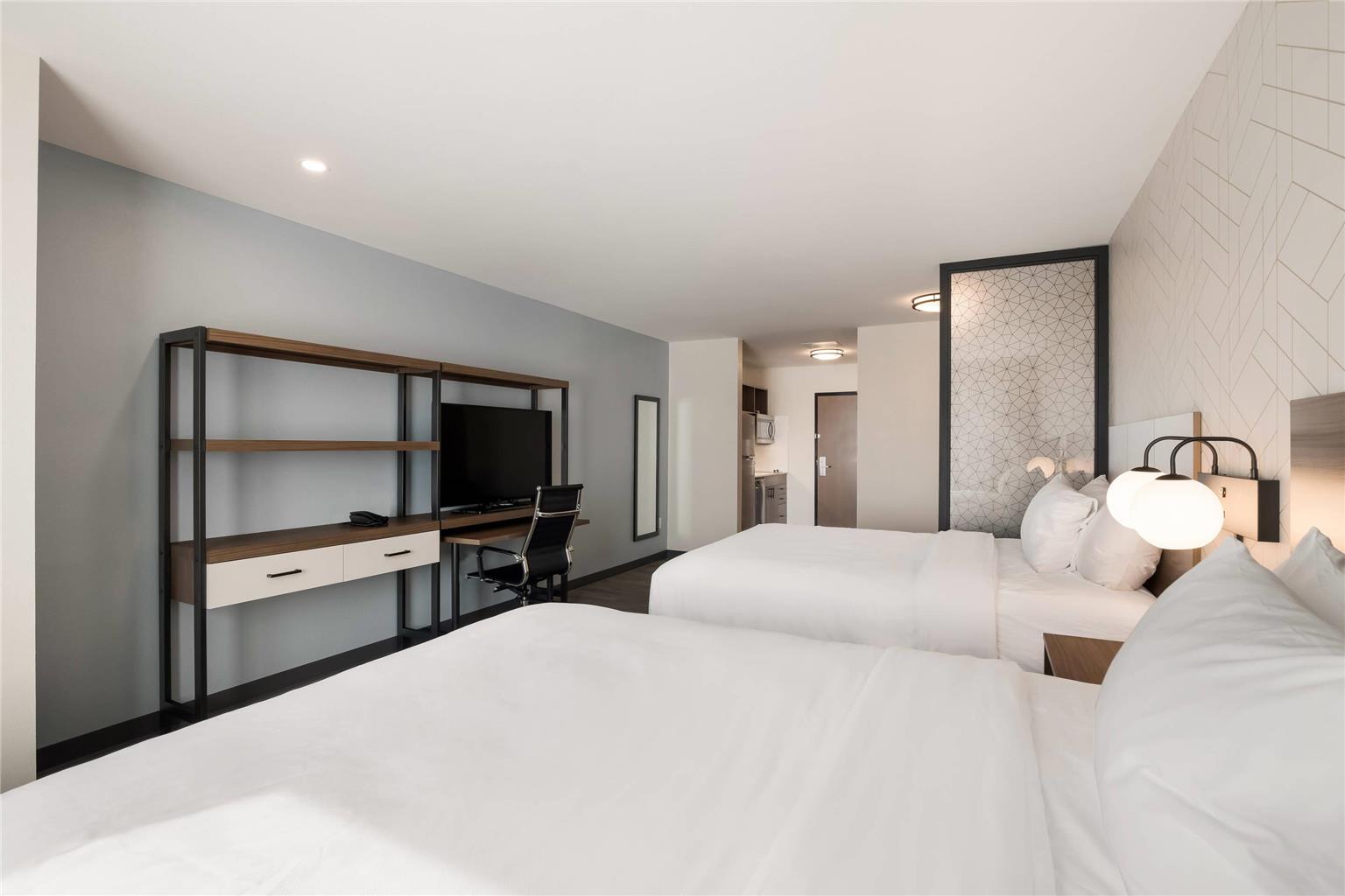 Everhome Suites Corona - photo 11