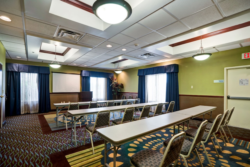 Holiday Inn Express Hotel & Suites Christiansburg by IHG - photo 30