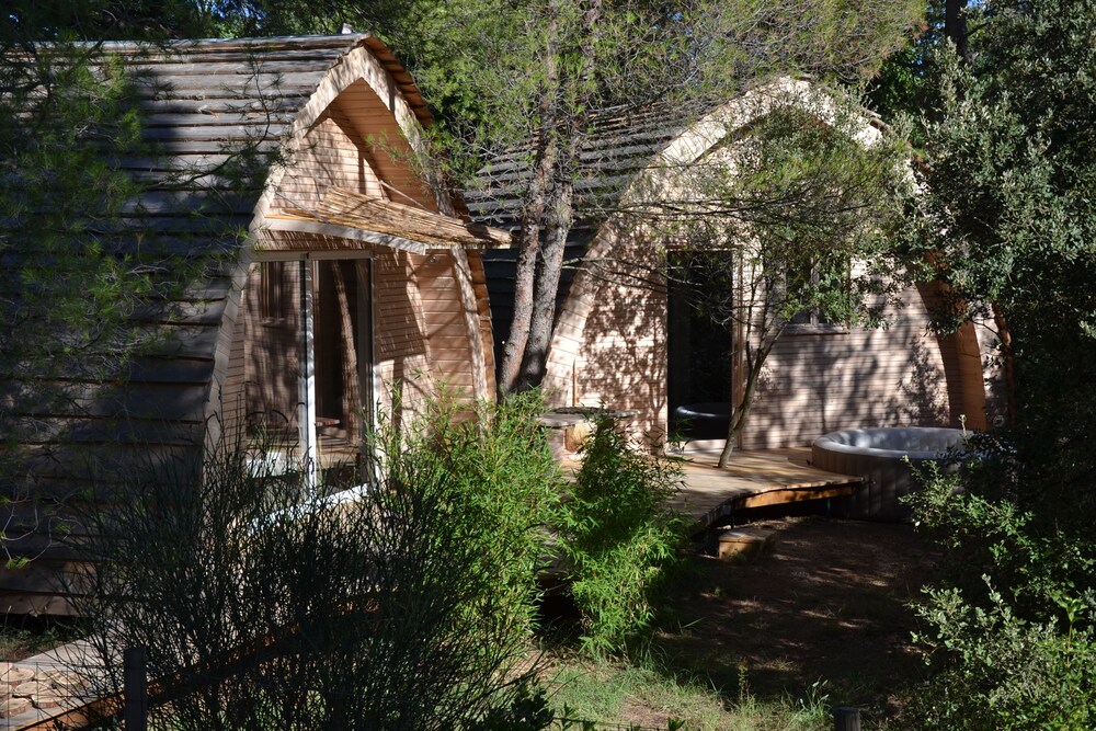 Cabanons Jour & Nuit — hotel in Mazan