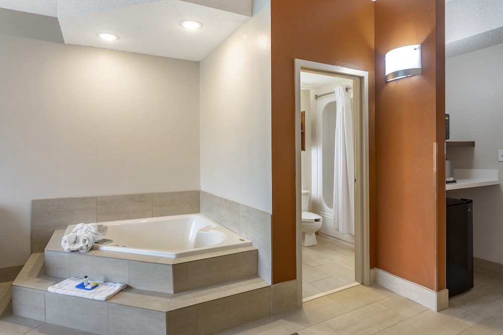 Holiday Inn Express Branson Green Mountain Drive by IHG - photo 9
