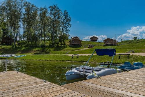 Wioska Wakacyjna Glamila Mazury nad jeziorem podgrzewany basen Glamping i domki rodzinne in Gizycko, Poland