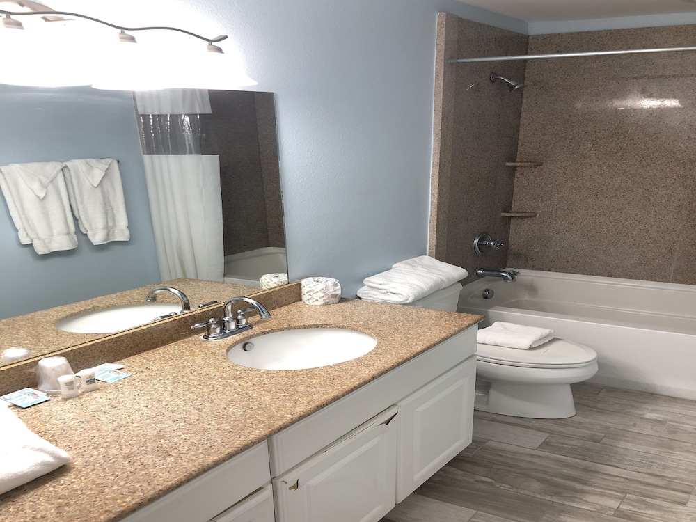 Beachgate CondoSuites & Motel - photo 102