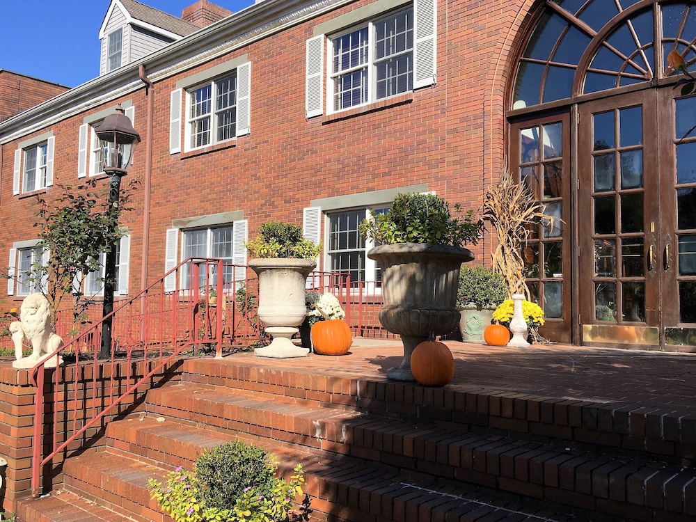 Colts Neck Inn Hotel - photo 41
