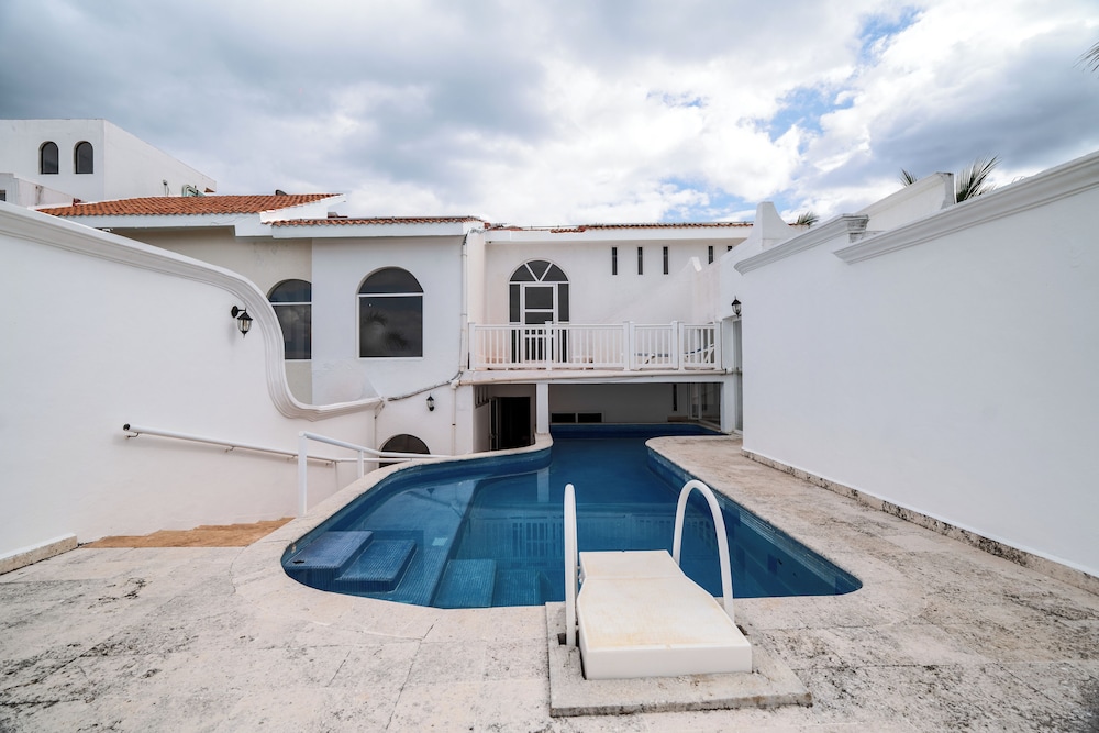 Private pool