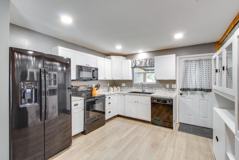 Spacious Ozawkie Home Near Lake Perry 19226409 — Topeka