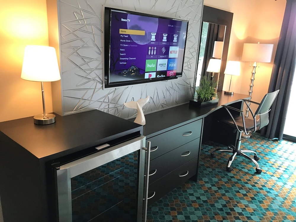 GreenTree Inn & Suites Alhambra - photo 39