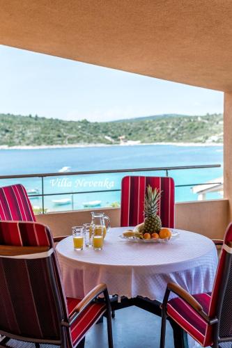 Apartments Villa Nevenka — 4-Star Luxury Hotel in Rogoznica, Croatia