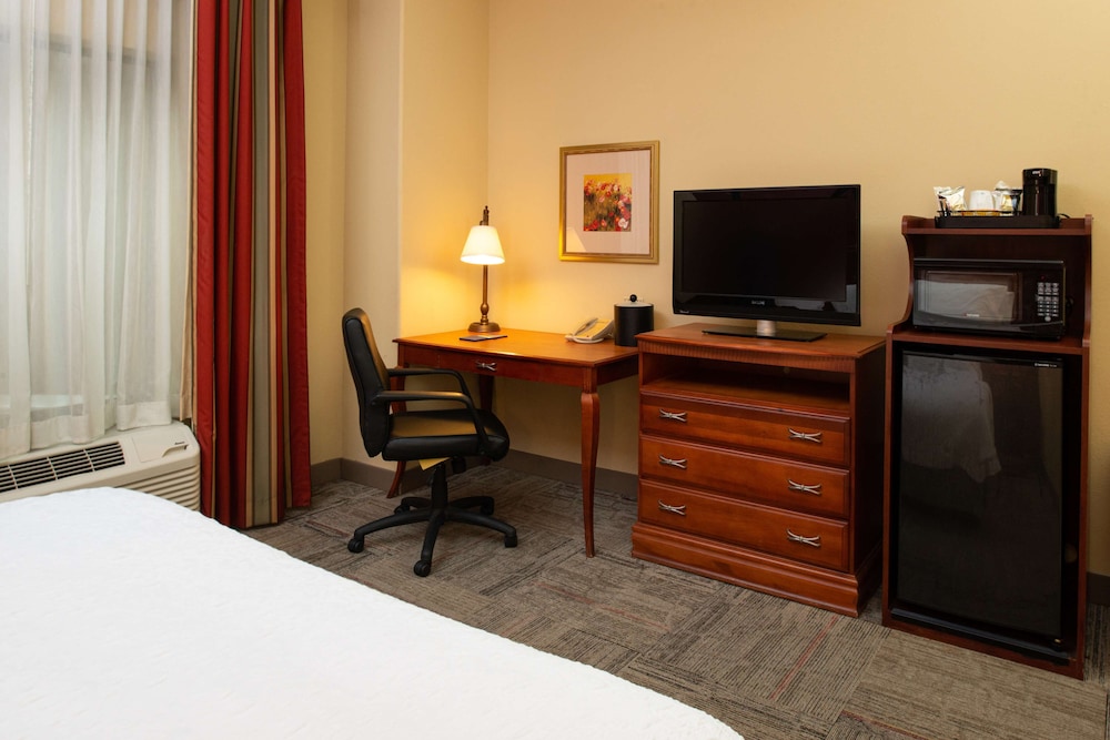 Hampton Inn Kansas City Northeast - photo 24