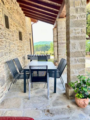 Villa Lux Poggelleri vista unica sul Casentino — 4-Star Luxury Hotel in Poppi, Italy