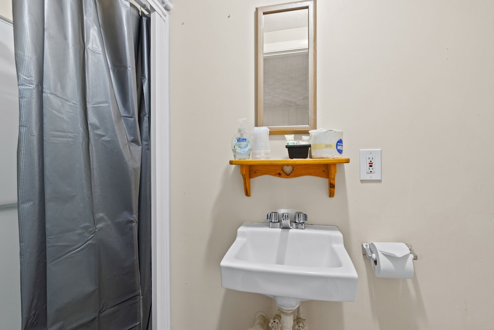 Beach Motel & Suites - photo 31