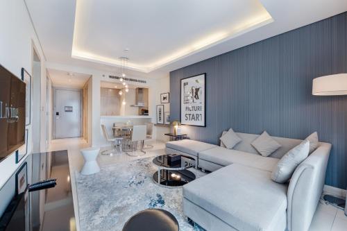 ALiving Modern & Chic 1BR I Paramount Tower D 2203 - last minute hotel in Dubai